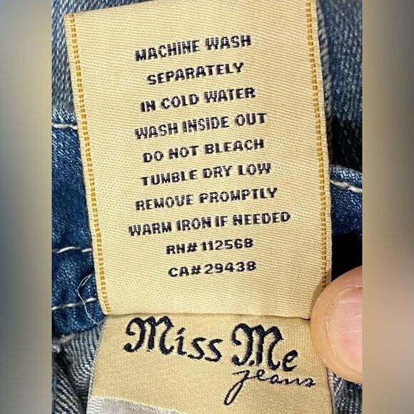 Miss Me Easy Crop Mid Rise Distressed Jeans 31x21.5 Bling Pockets EUC - Picture 11 of 13